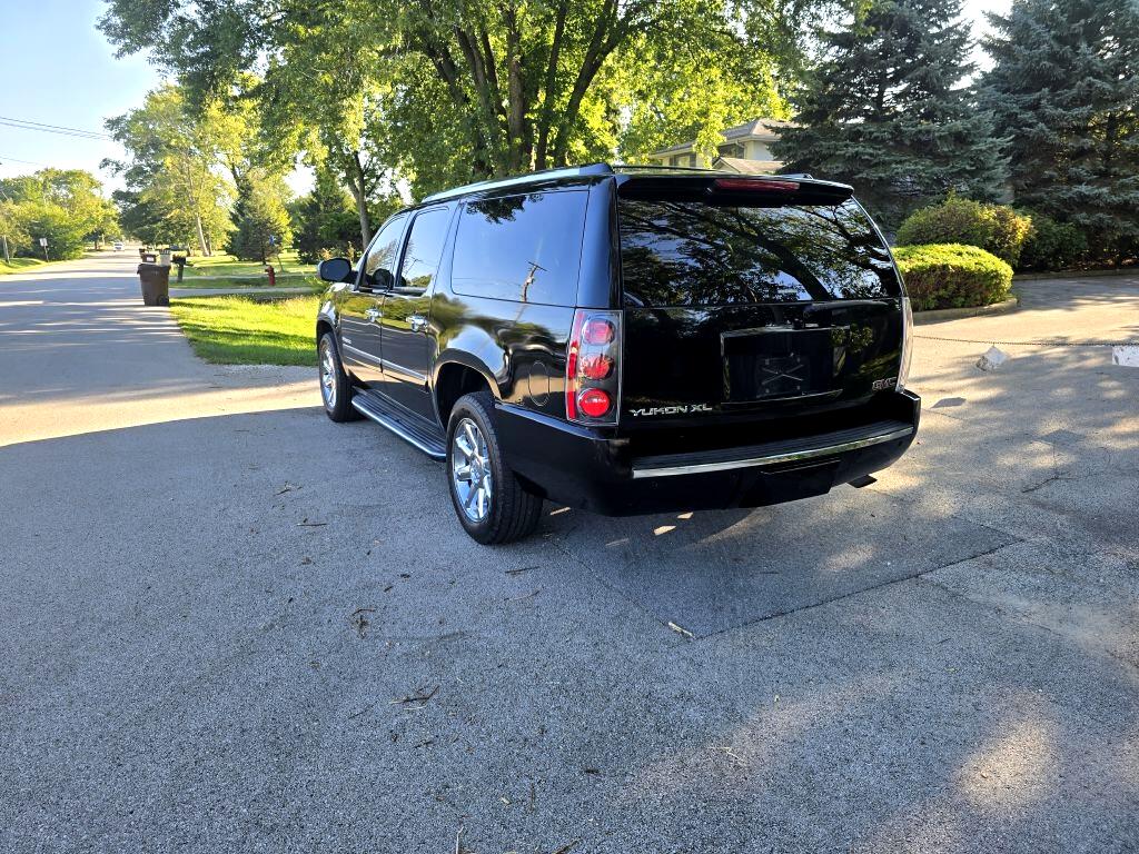 GMC Yukon Denali XL 4WD 2013 GMC Yukon Denali XL 4WD 2013