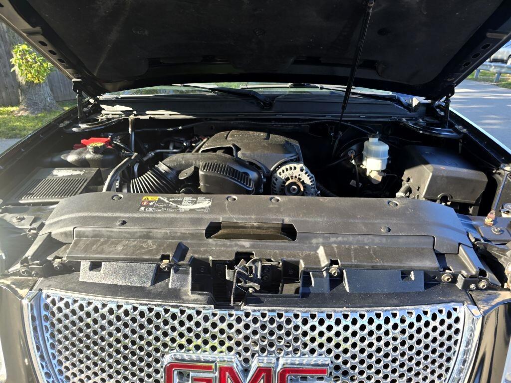 GMC Yukon Denali XL 4WD 2013 GMC Yukon Denali XL 4WD 2013