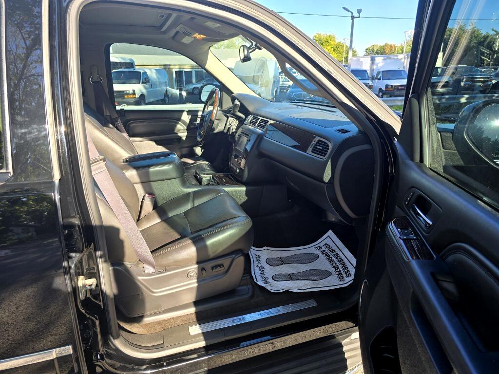 GMC Yukon Denali XL 4WD 2013 GMC Yukon Denali XL 4WD 2013