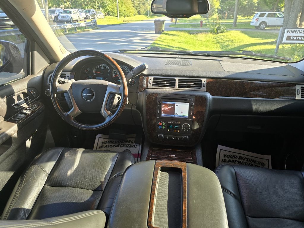 GMC Yukon Denali XL 4WD 2013 GMC Yukon Denali XL 4WD 2013