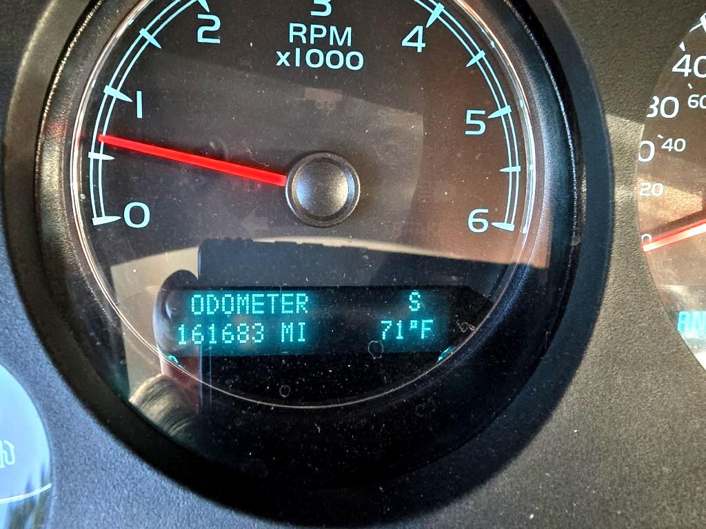 GMC Yukon Denali XL 4WD 2013 GMC Yukon Denali XL 4WD 2013