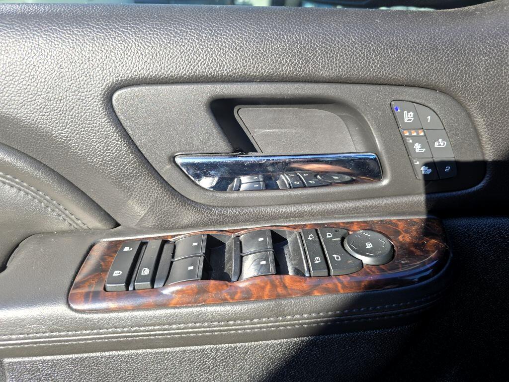 GMC Yukon Denali XL 4WD 2013 GMC Yukon Denali XL 4WD 2013