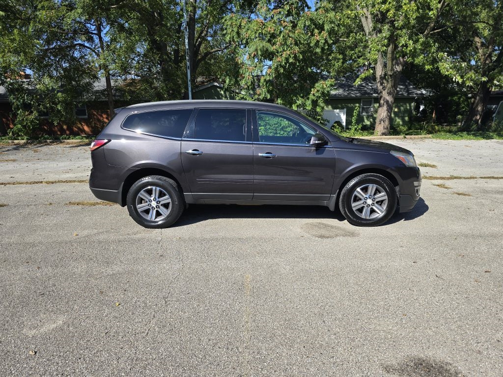 2015 Chevrolet Traverse 1LT photo 2