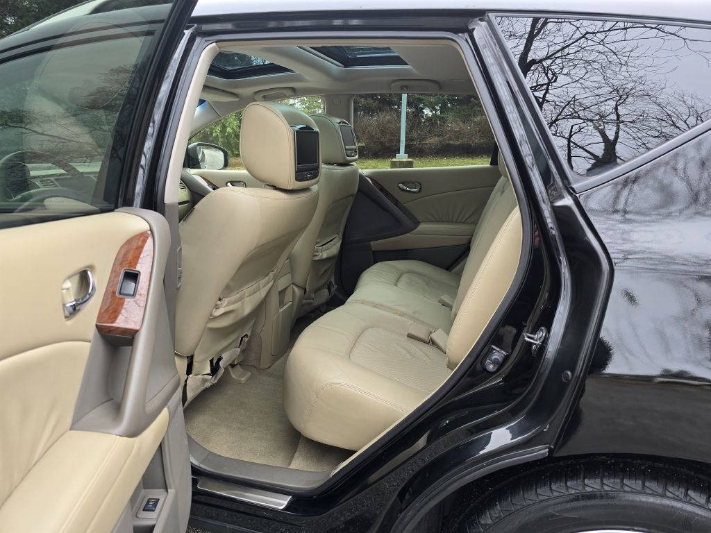 Nissan Murano LE 2010