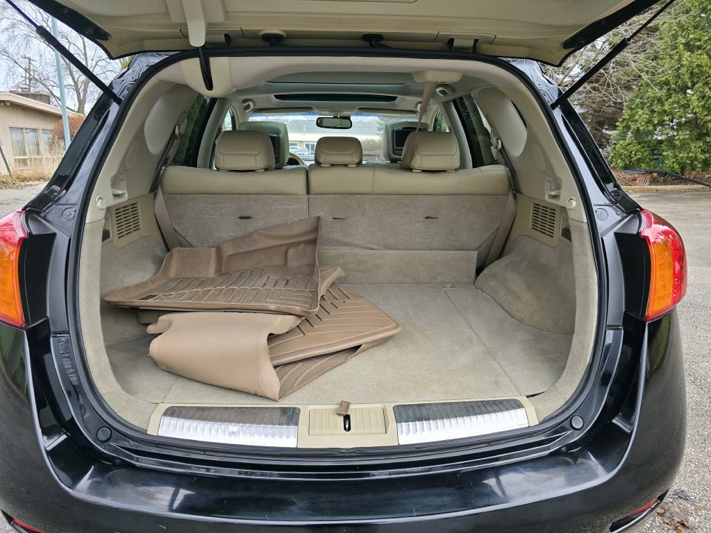 Nissan Murano LE 2010