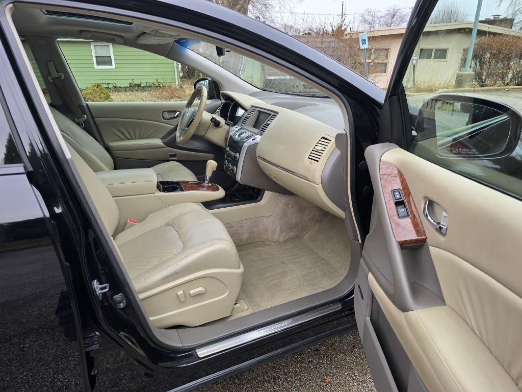 Nissan Murano LE 2010