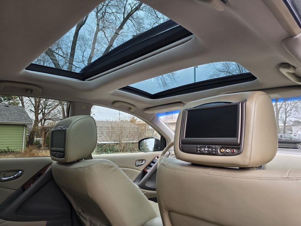 Nissan Murano LE 2010