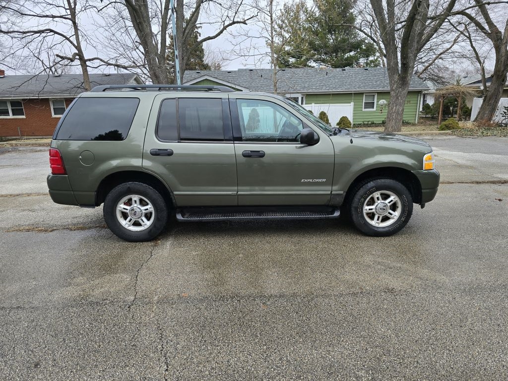 2004 Ford Explorer XLT's photo