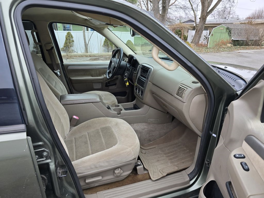 Ford Explorer XLT 4.0L 4WD 2004