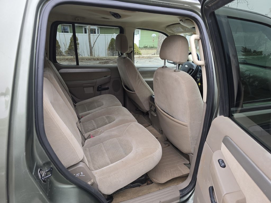 Ford Explorer XLT 4.0L 4WD 2004