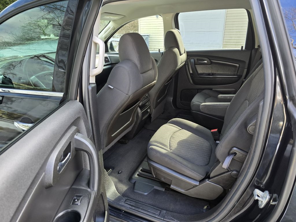 Chevrolet Traverse LT FWD 2011