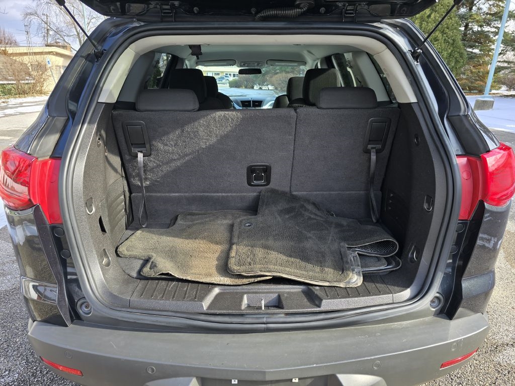 Chevrolet Traverse LT FWD 2011