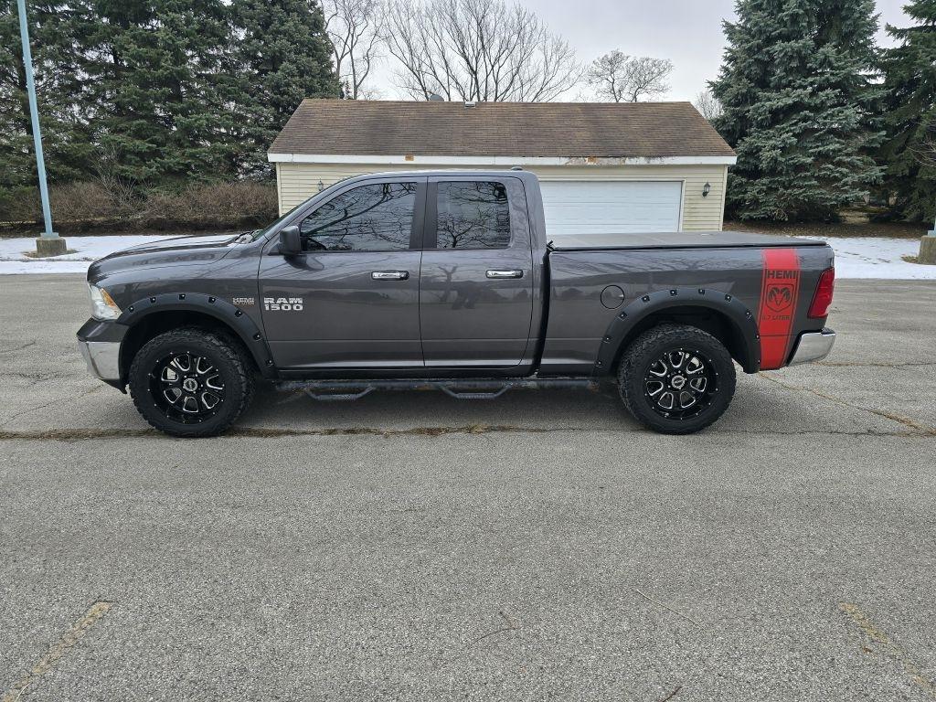 RAM 1500 SLT Quad Cab 4WD 2016