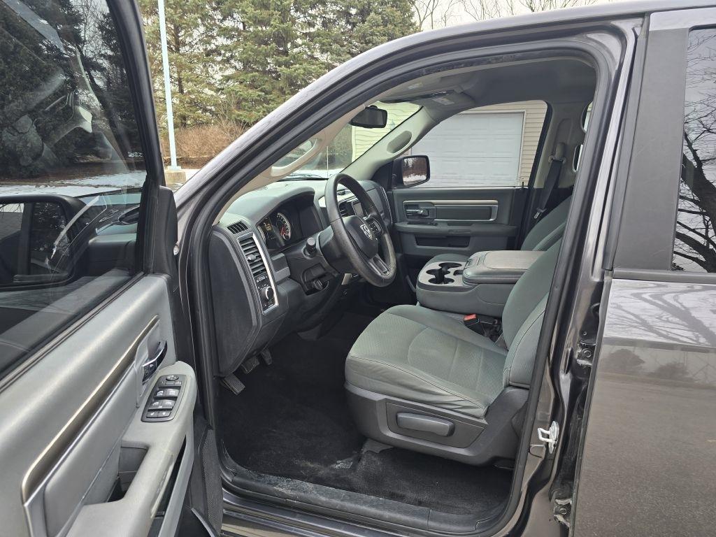 RAM 1500 SLT Quad Cab 4WD 2016