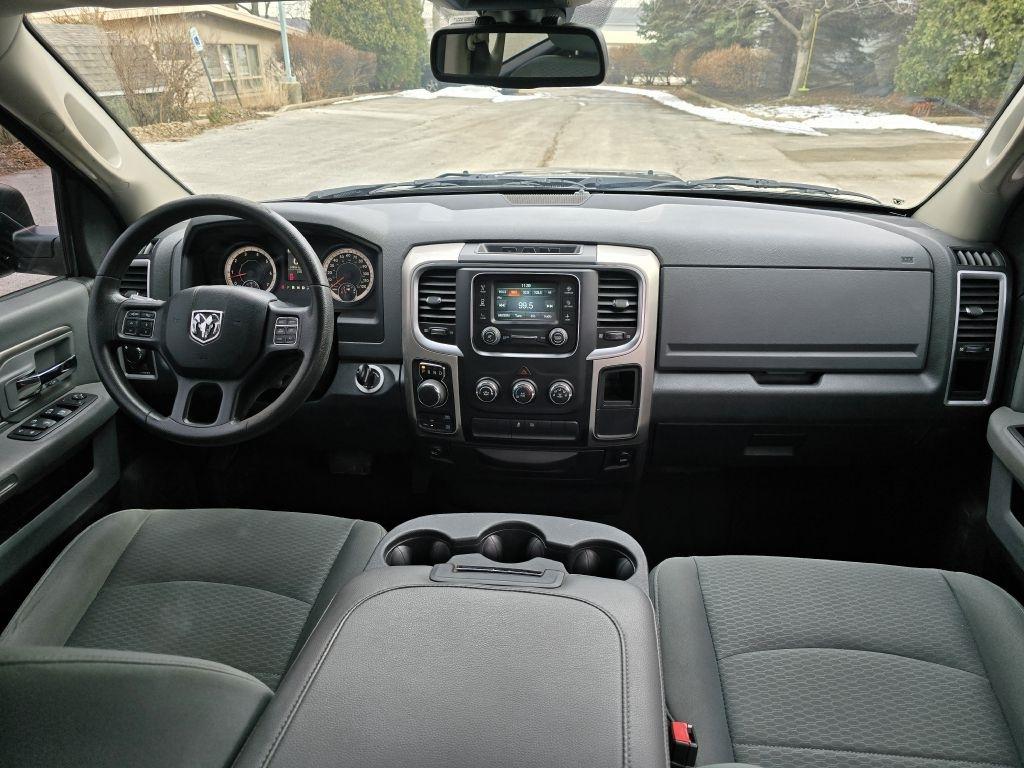 RAM 1500 SLT Quad Cab 4WD 2016