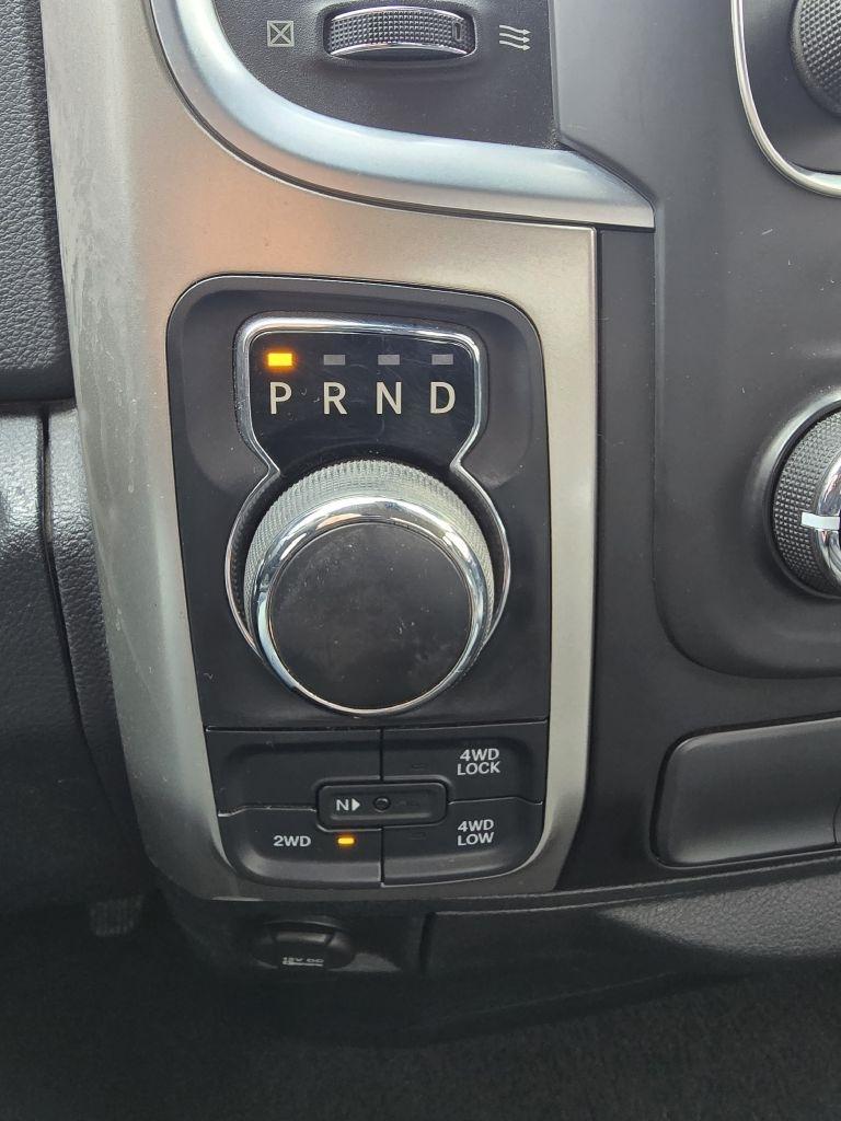 RAM 1500 SLT Quad Cab 4WD 2016