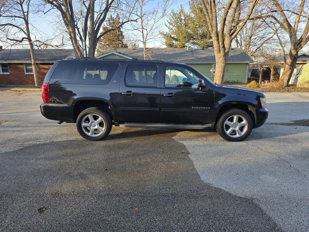 Chevrolet Suburban LT 1500 4WD 2011