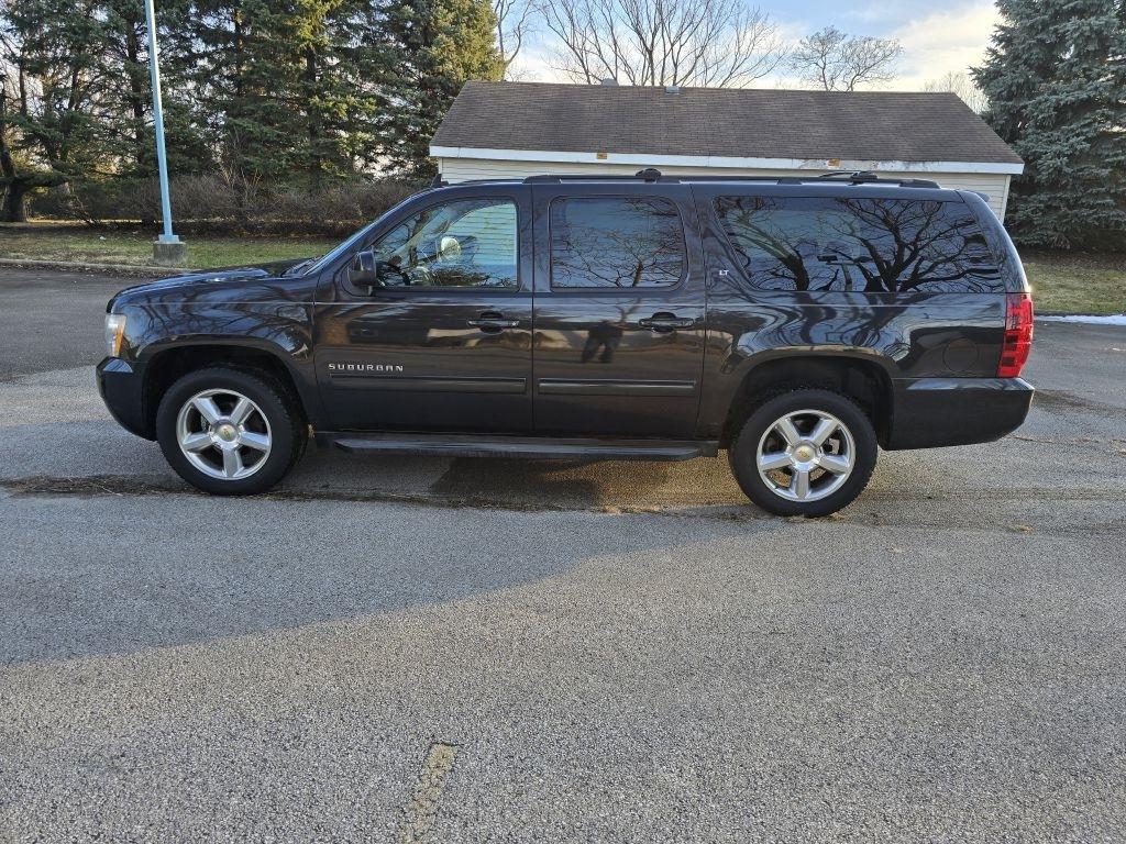 Chevrolet Suburban LT 1500 4WD 2011