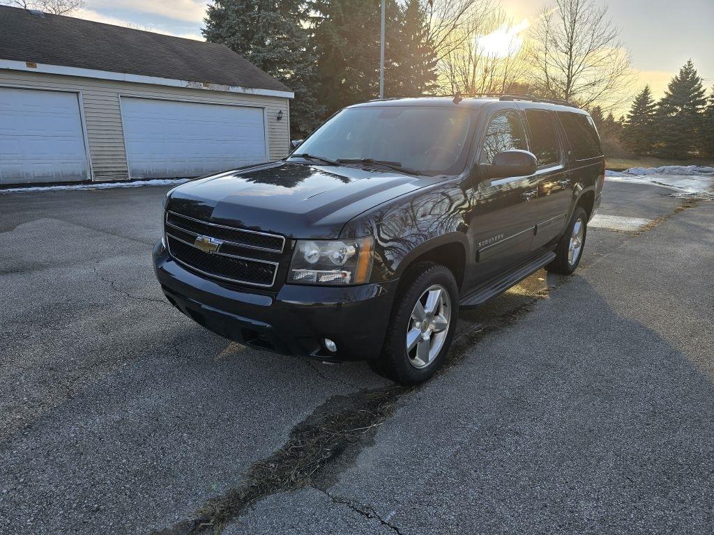 Chevrolet Suburban LT 1500 4WD 2011