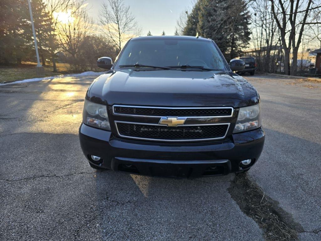 Chevrolet Suburban LT 1500 4WD 2011