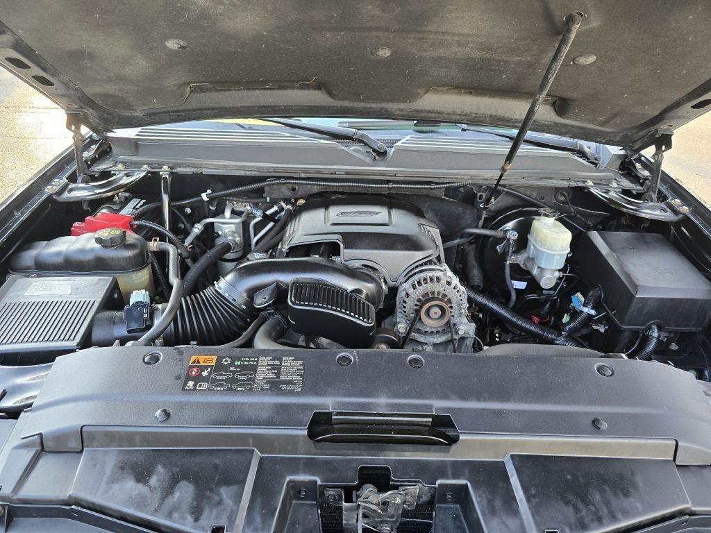 Chevrolet Suburban LT 1500 4WD 2011