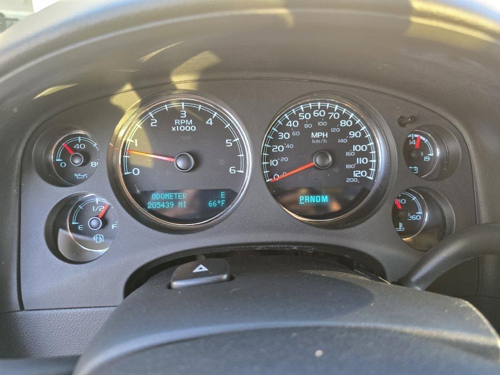 Chevrolet Suburban LT 1500 4WD 2011