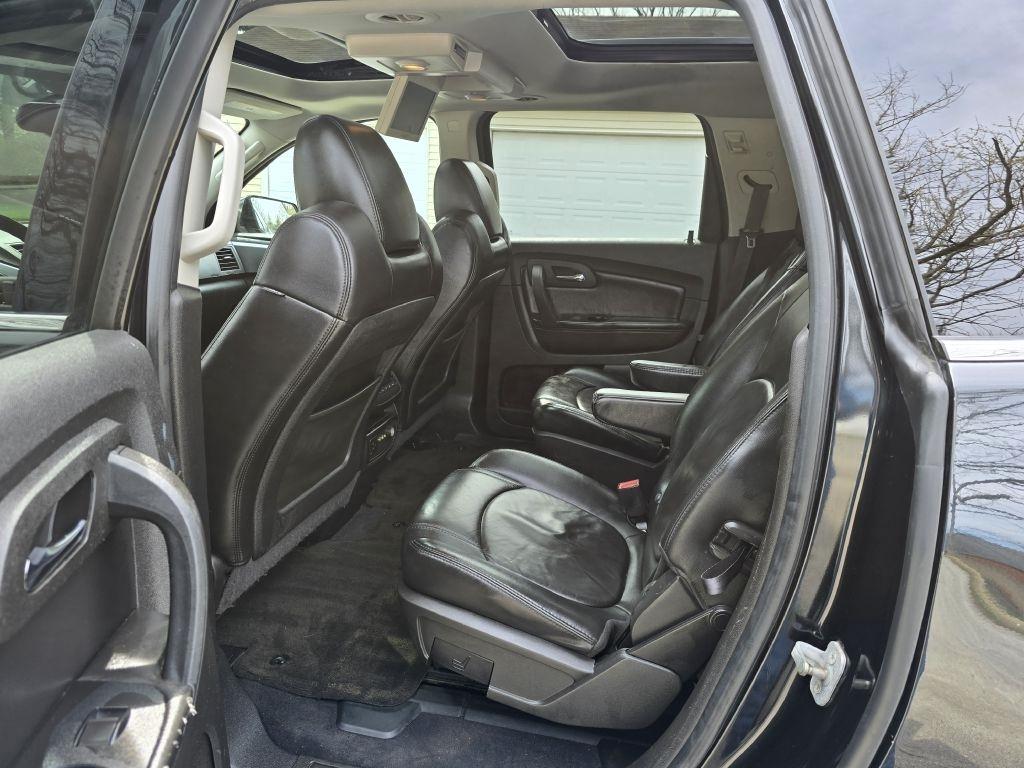 Chevrolet Traverse 2LT FWD 2011