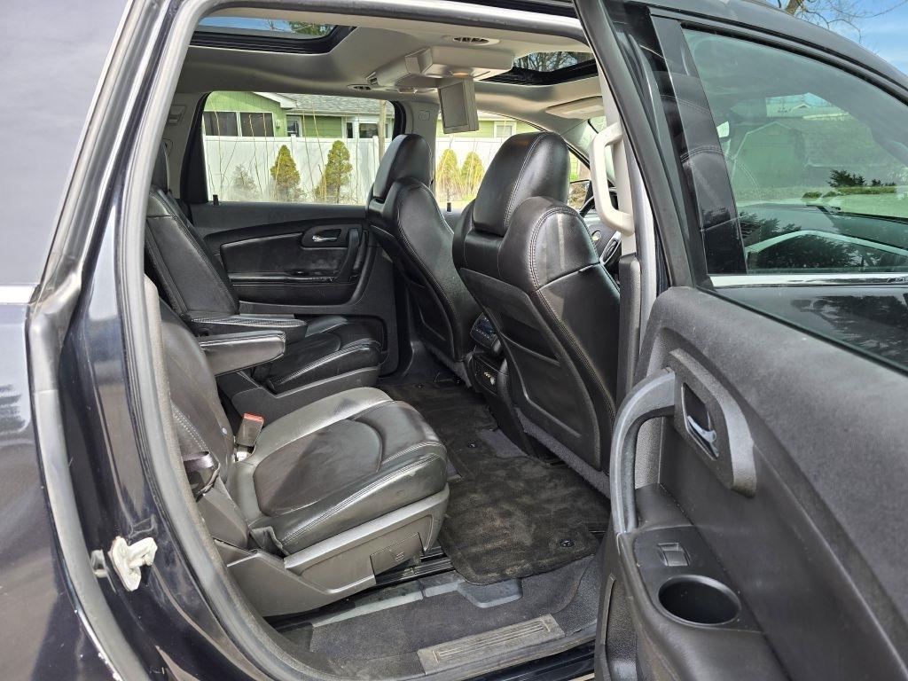 Chevrolet Traverse 2LT FWD 2011