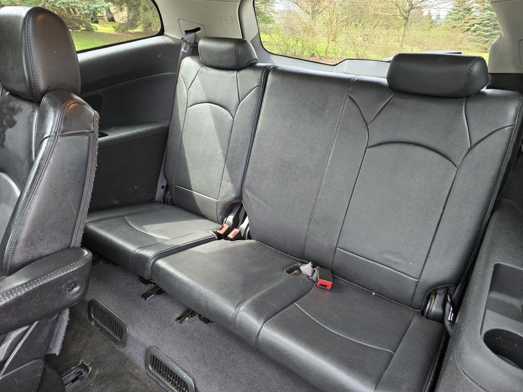 Chevrolet Traverse 2LT FWD 2011