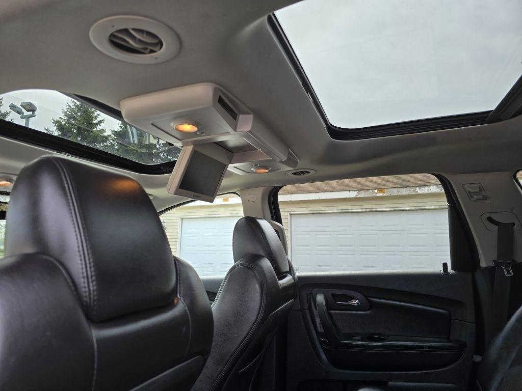 Chevrolet Traverse 2LT FWD 2011