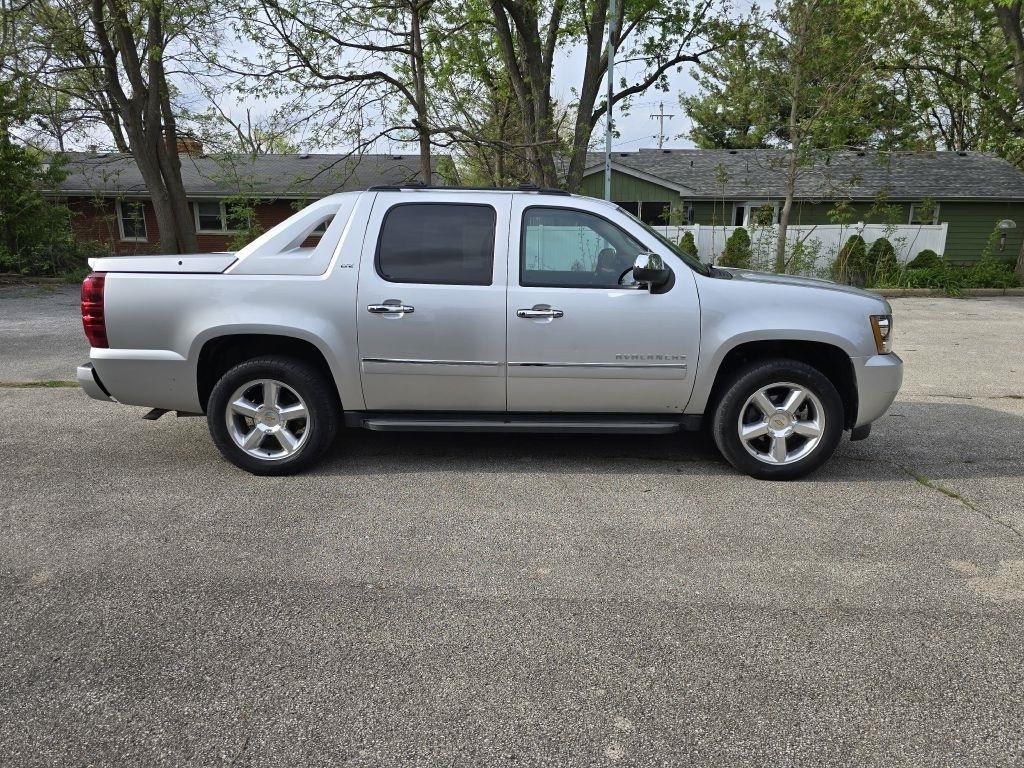 Chevrolet Avalanche LTZ 4WD 2012