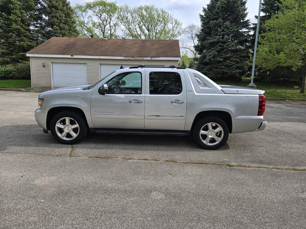 Chevrolet Avalanche LTZ 4WD 2012