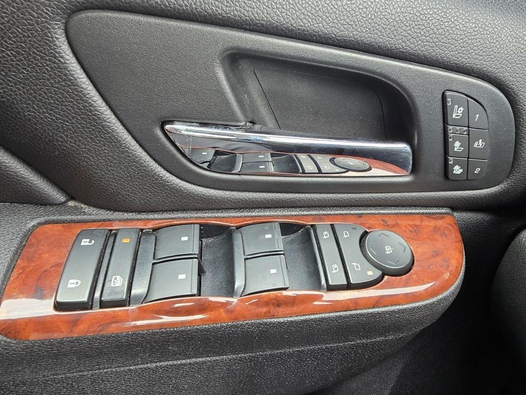 Chevrolet Avalanche LTZ 4WD 2012