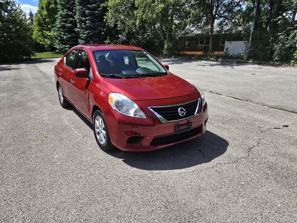 Nissan Versa 1.6 S 5M 2014