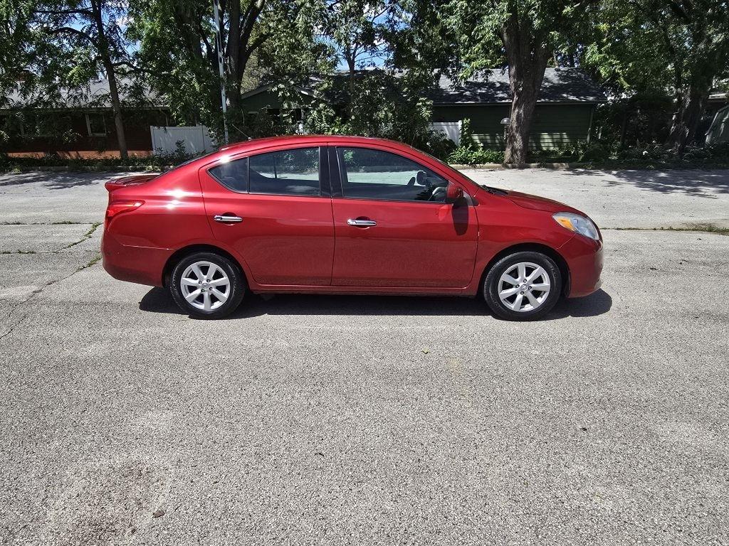 Nissan Versa 1.6 S 5M 2014