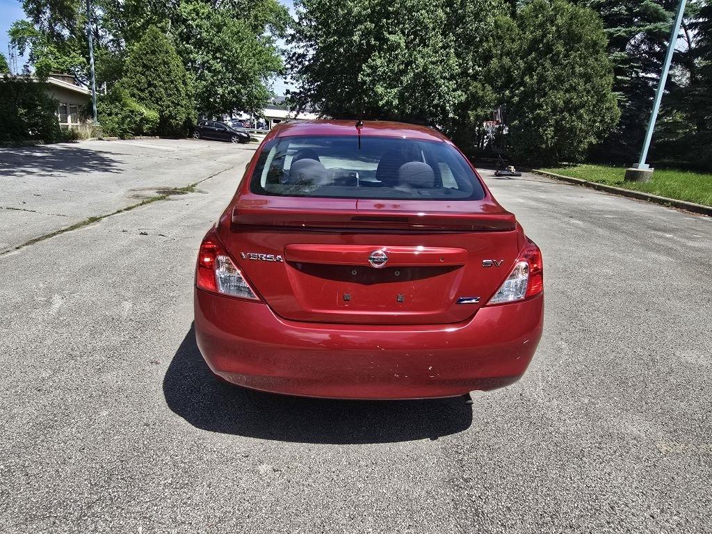 Nissan Versa 1.6 S 5M 2014