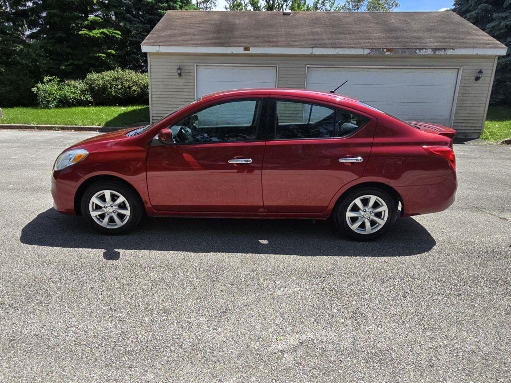 Nissan Versa 1.6 S 5M 2014