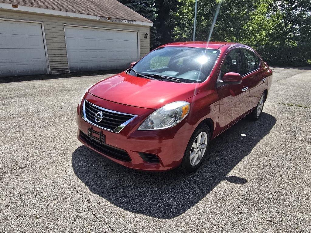 Nissan Versa 1.6 S 5M 2014