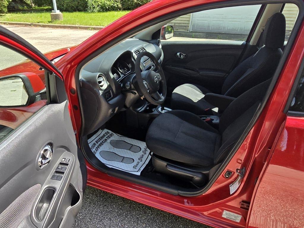 Nissan Versa 1.6 S 5M 2014