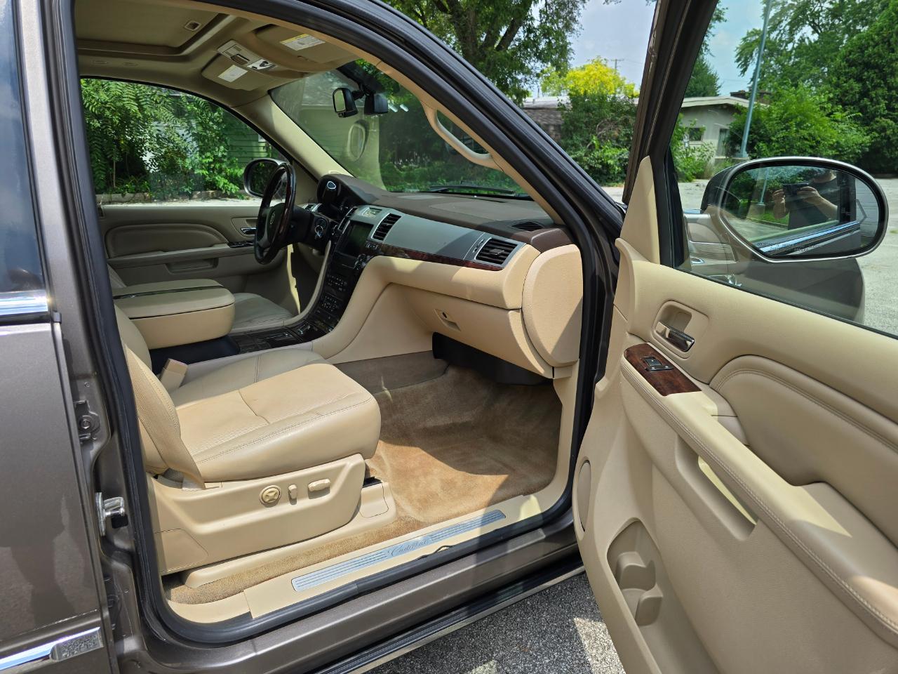 Cadillac Escalade AWD Premium 2011