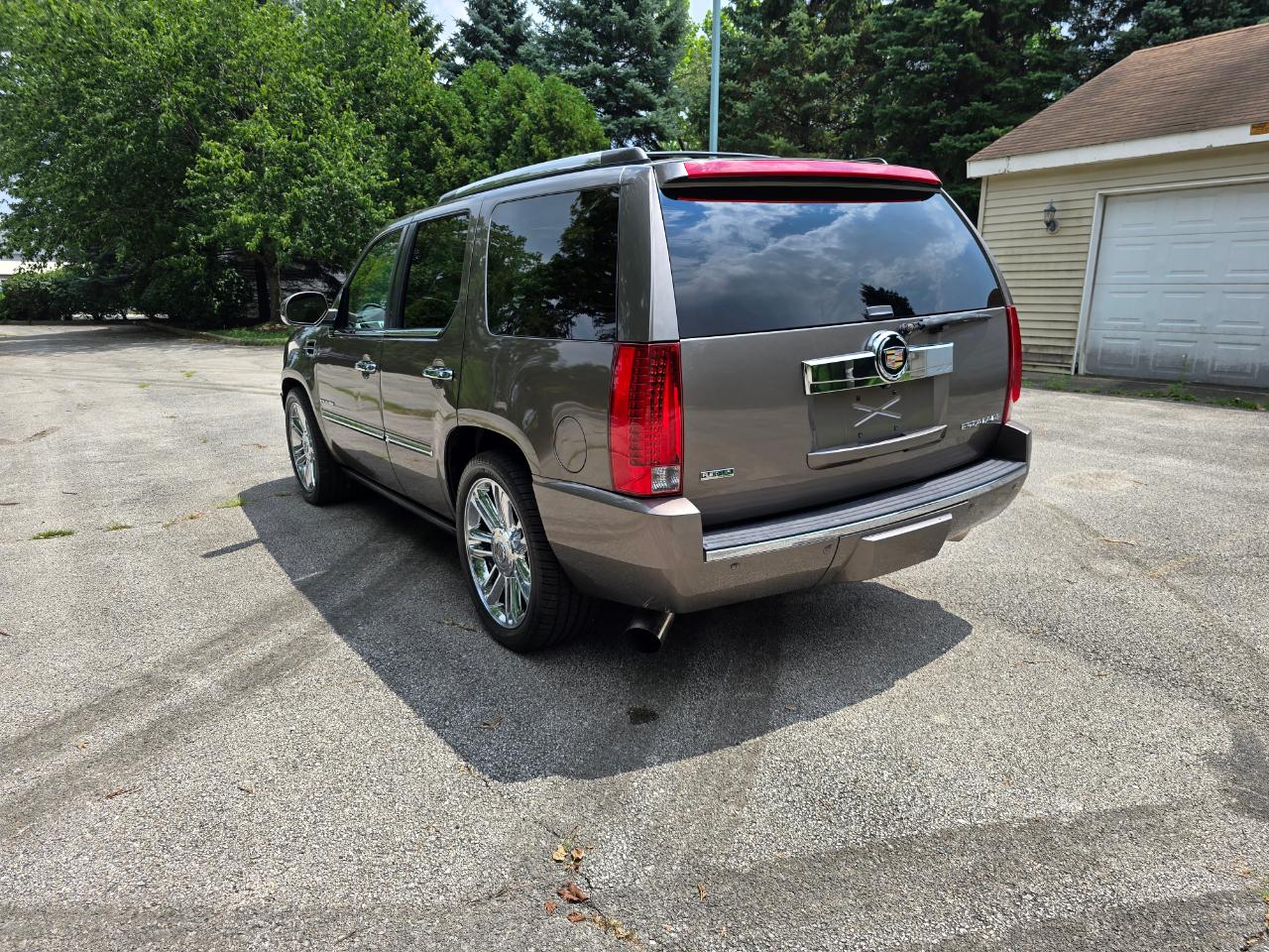 Cadillac Escalade AWD Premium 2011