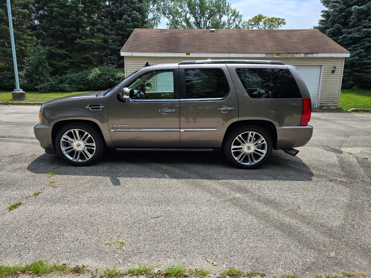 Cadillac Escalade AWD Premium 2011