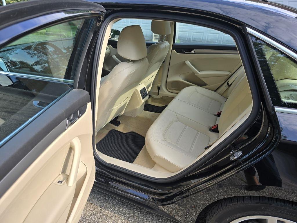 Volkswagen Passat 1.8T SE AT 2014