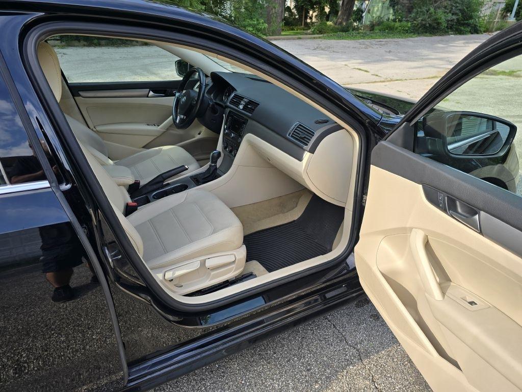 Volkswagen Passat 1.8T SE AT 2014