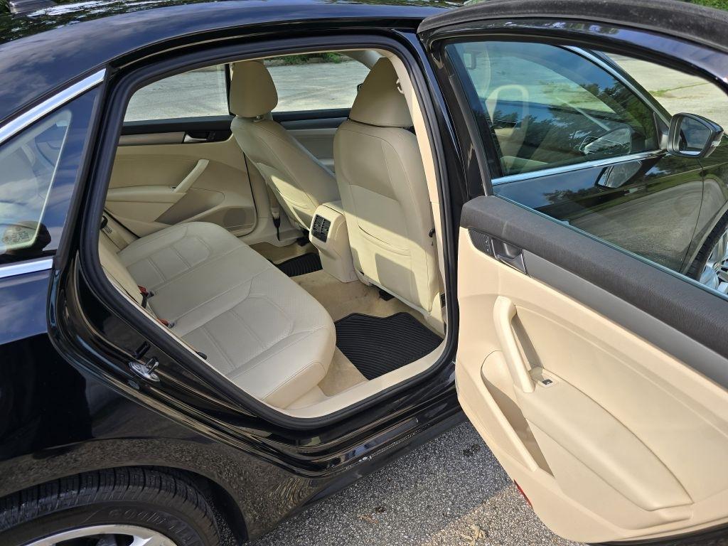 Volkswagen Passat 1.8T SE AT 2014
