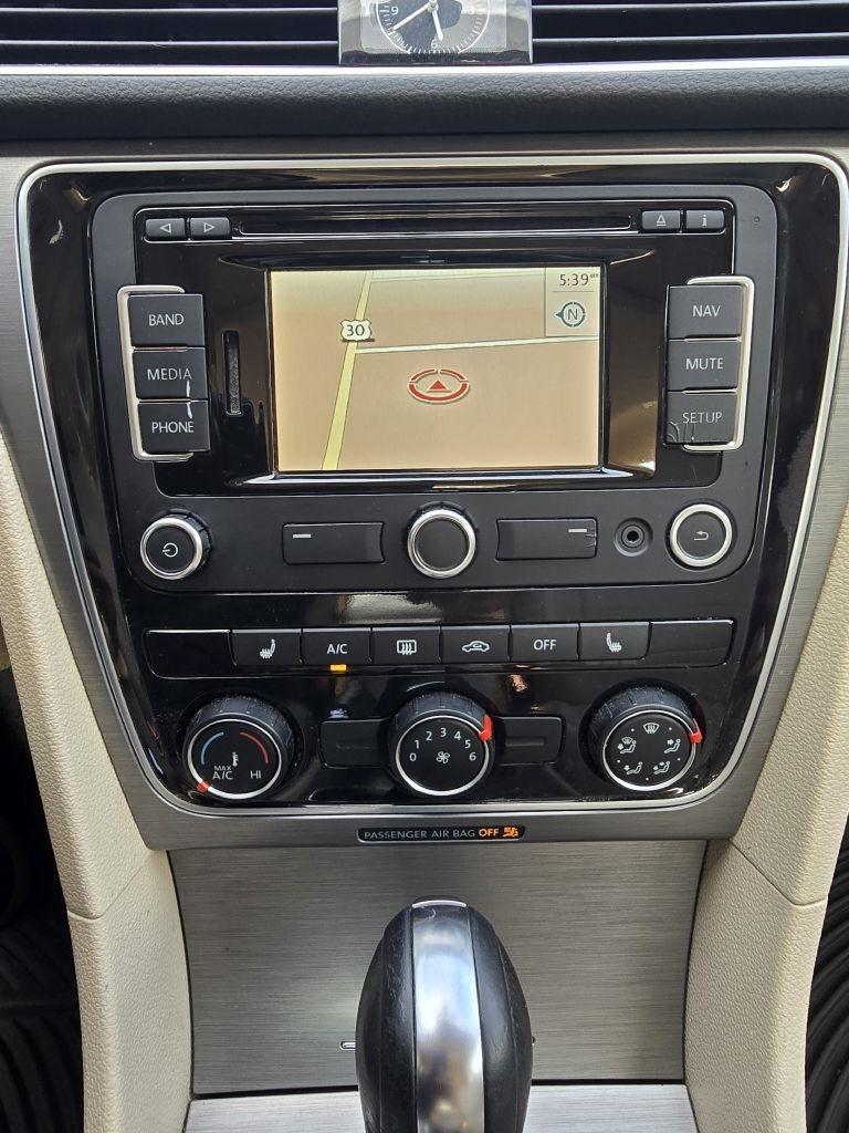 Volkswagen Passat 1.8T SE AT 2014