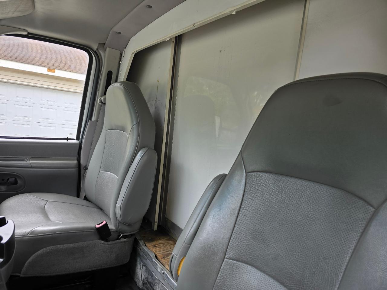 Ford Econoline E-350 Super Duty 2008