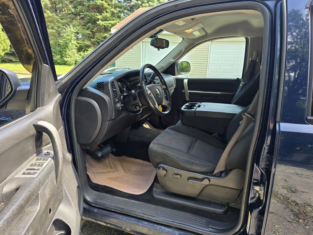 Chevrolet Silverado 1500 LT Crew Cab 4WD 2011