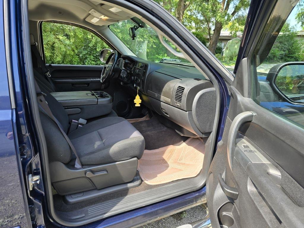 Chevrolet Silverado 1500 LT Crew Cab 4WD 2011