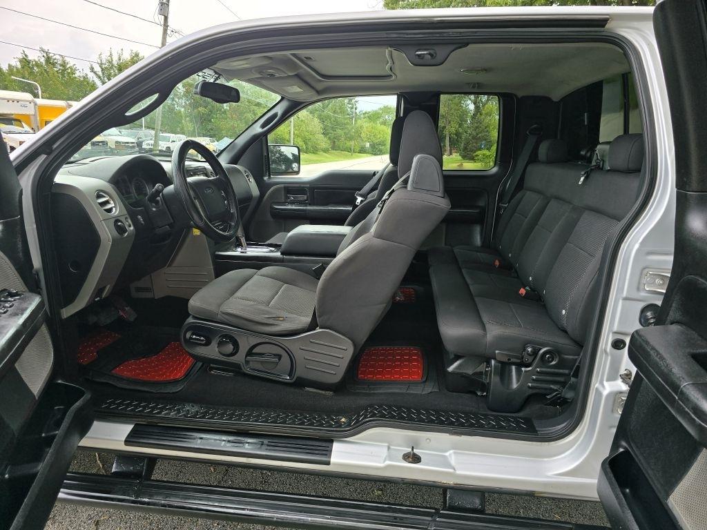 Ford F-150 Supercab 145" Lariat 4WD 2004